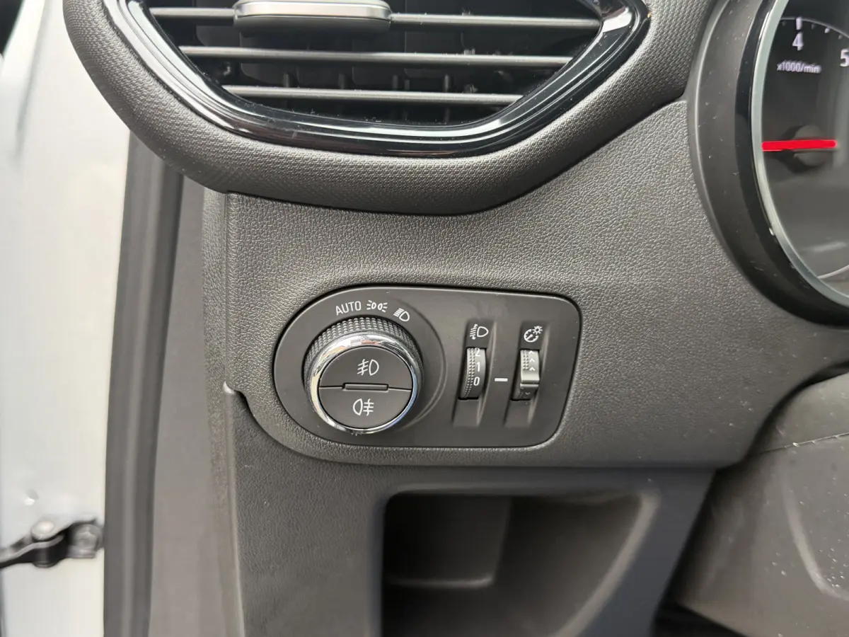 1.2 Turbo Elegance sportvelgen . cruisecontr .appel care . androd . Navi . trekhaakaf. neembaar .orgi NL auto. Automaat !!!  Camera rond om .