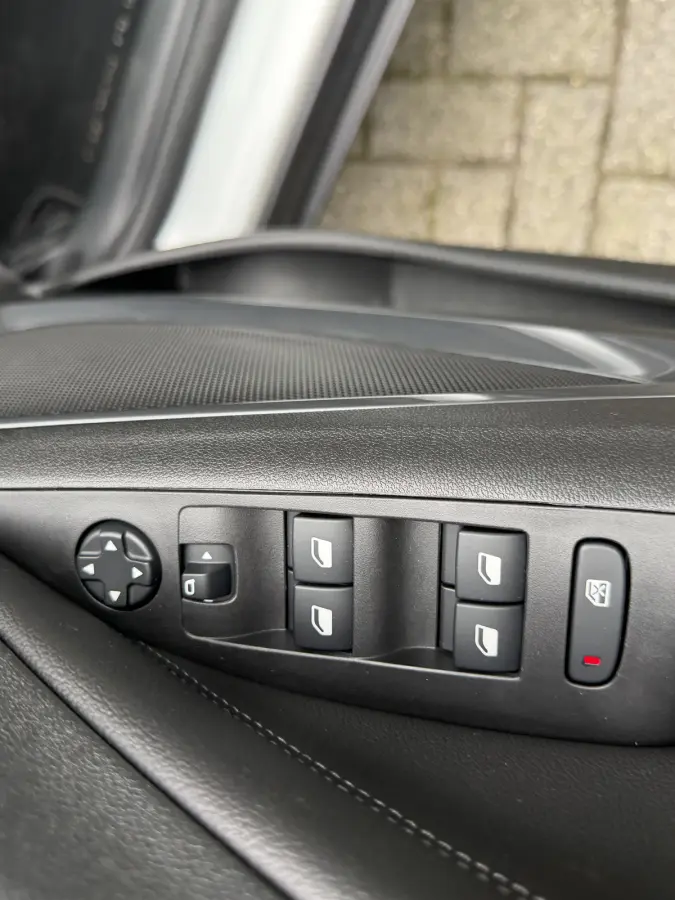 1.2 Turbo Elegance sportvelgen . cruisecontr .appel care . androd . Navi . trekhaakaf. neembaar .orgi NL auto. Automaat !!!  Camera rond om .