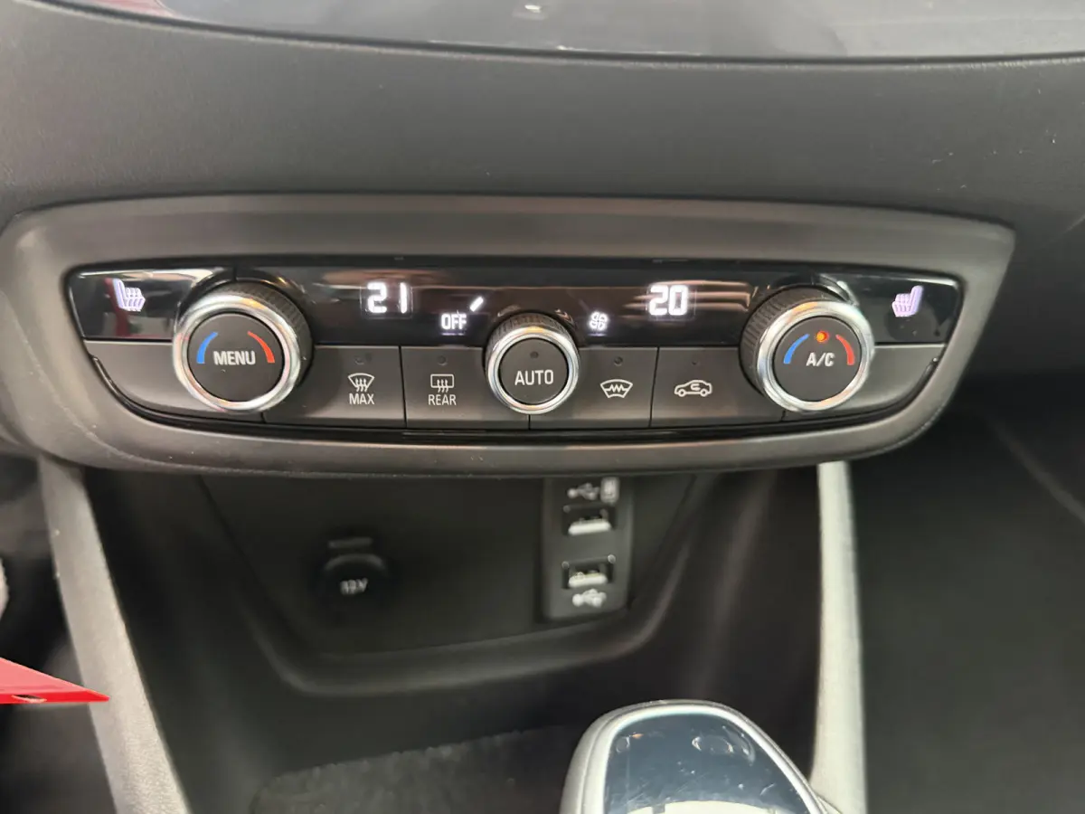 1.2 Turbo Elegance sportvelgen . cruisecontr .appel care . androd . Navi . trekhaakaf. neembaar .orgi NL auto. Automaat !!!  Camera rond om .