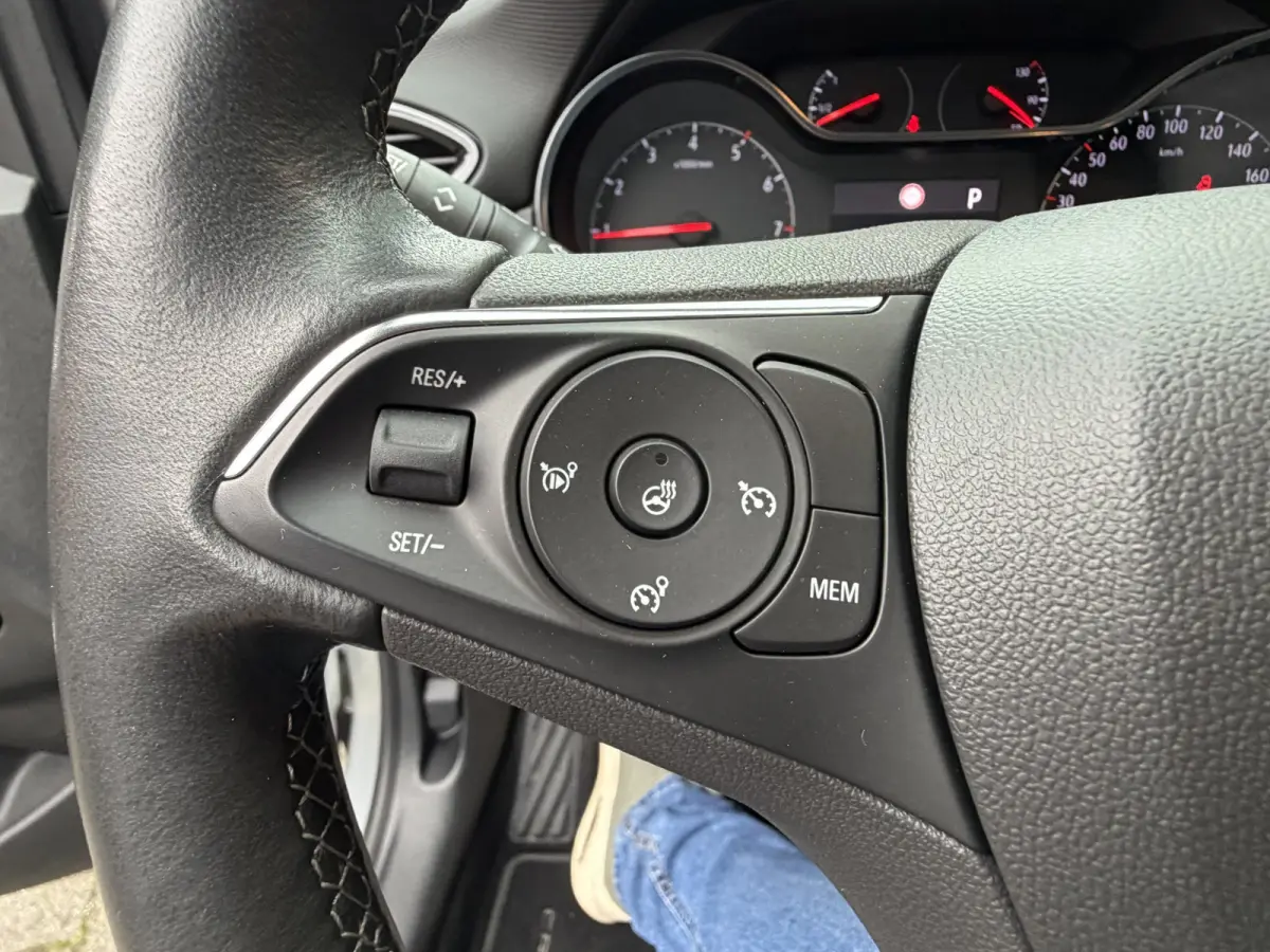 1.2 Turbo Elegance sportvelgen . cruisecontr .appel care . androd . Navi . trekhaakaf. neembaar .orgi NL auto. Automaat !!!  Camera rond om .
