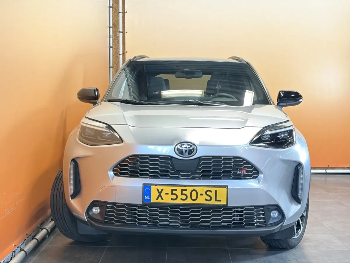 1.5 GR Sport navi | stoel en stuurverw | dealer ond | fabr gar 8/33 | trekhaak | camera | panoramadak