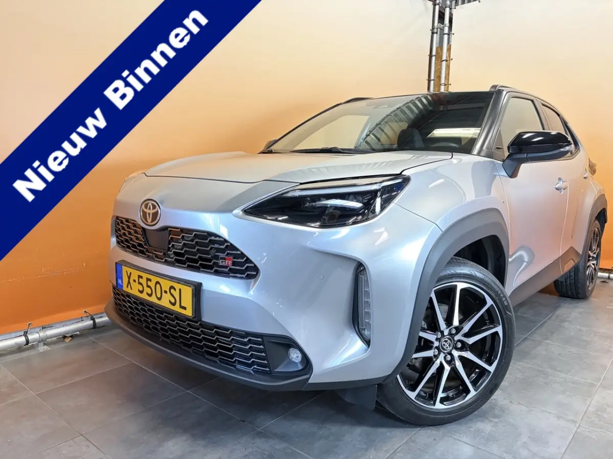 1.5 GR Sport navi | stoel en stuurverw | dealer ond | fabr gar 8/33 | trekhaak | camera | panoramadak