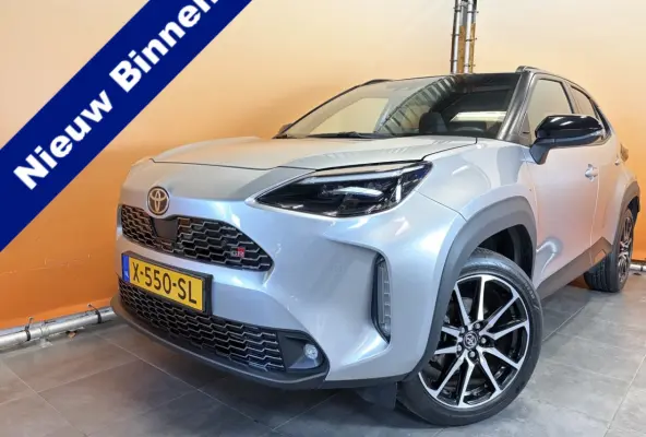 1.5 GR Sport navi | stoel en stuurverw | dealer ond | fabr gar 8/33 | trekhaak | camera | panoramadak