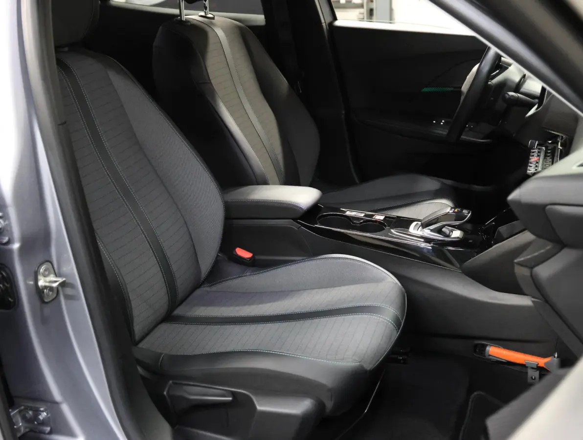 EV Blue Lease Allure 50 kWh 136PK | 1ste eigenaar | ACCU 90% | AppleCarPlay/AndroidAuto | Climate Control | Adaptive Cruise Control | Camera | Keyless | FULL LED | LMV | Parkeersensoren | Pr