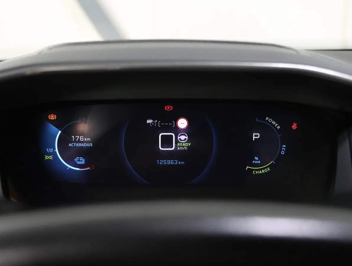 EV Blue Lease Allure 50 kWh 136PK | 1ste eigenaar | ACCU 90% | AppleCarPlay/AndroidAuto | Climate Control | Adaptive Cruise Control | Camera | Keyless | FULL LED | LMV | Parkeersensoren | Pr