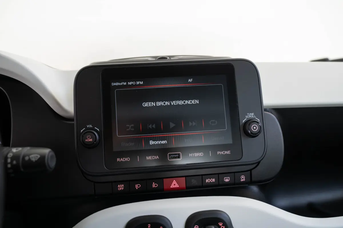 1.0 Hybrid Cross | Tot 8 Jaar Garantie | Apple Carplay & Android Auto | Parkeersensoren | Cruise Controle | Bluetooth | DAB |