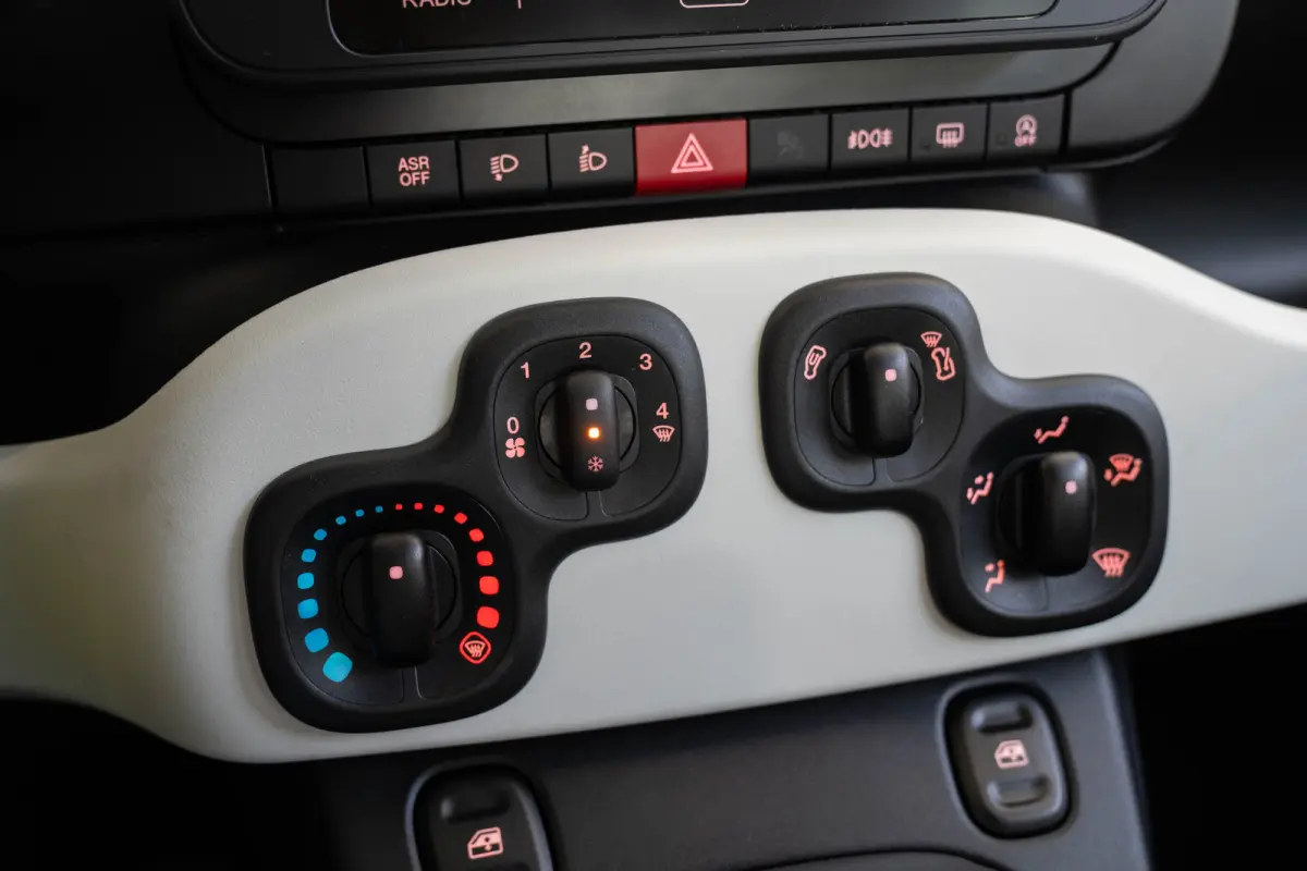 1.0 Hybrid Cross | Tot 8 Jaar Garantie | Apple Carplay & Android Auto | Parkeersensoren | Cruise Controle | Bluetooth | DAB |