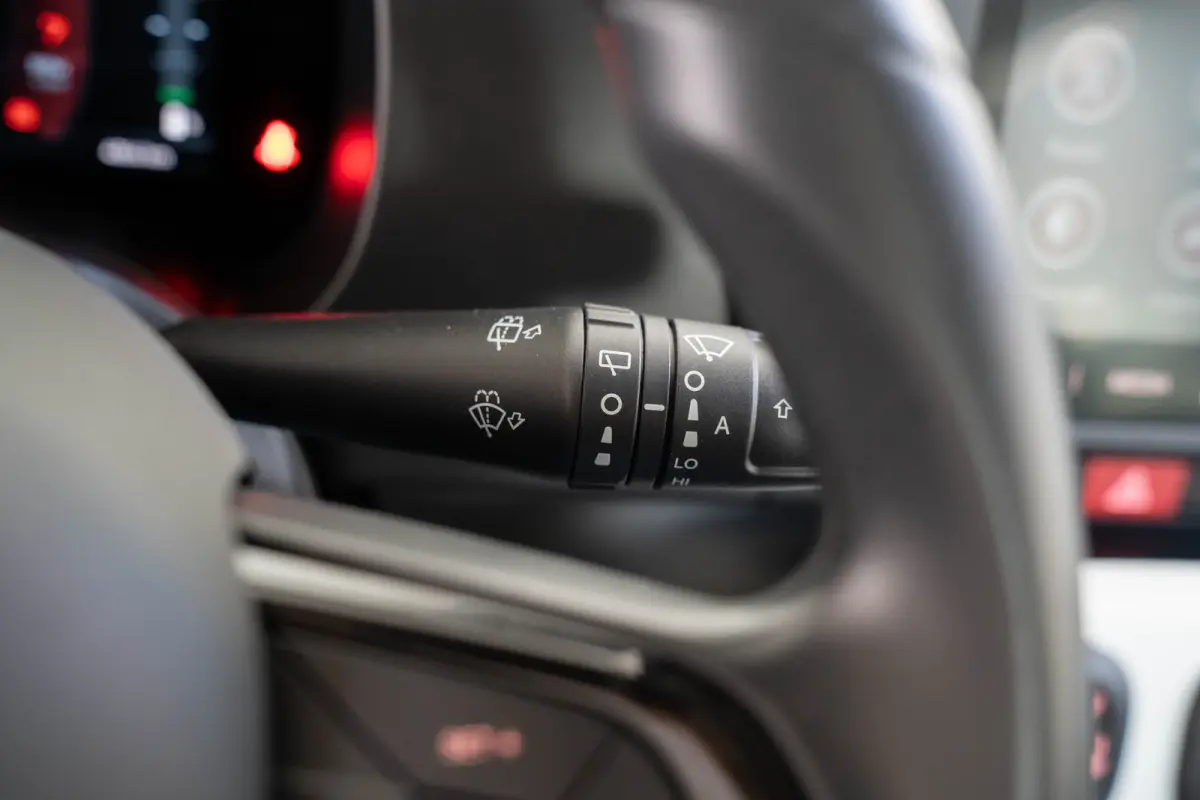1.0 Hybrid Cross | Tot 8 Jaar Garantie | Apple Carplay & Android Auto | Parkeersensoren | Cruise Controle | Bluetooth | DAB |