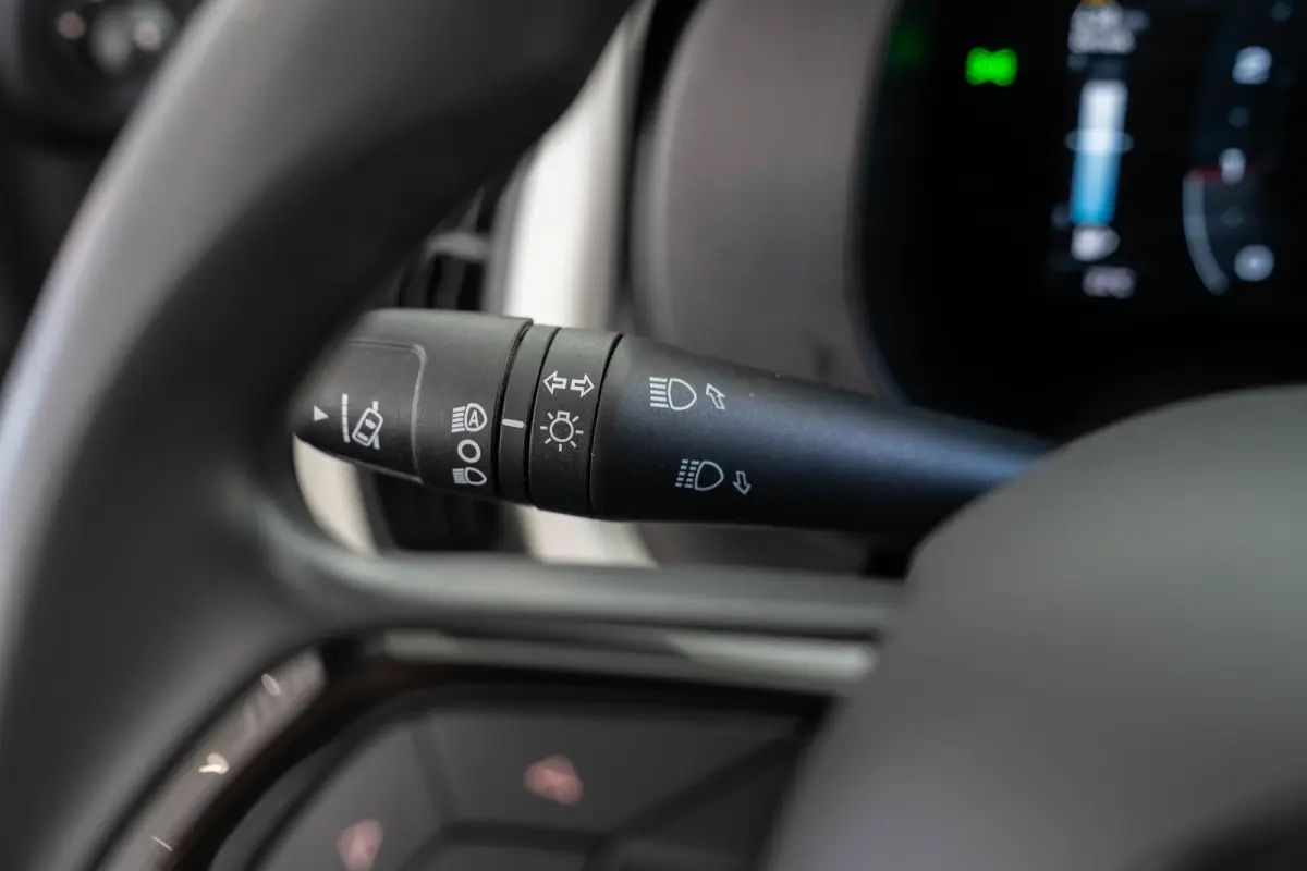 1.0 Hybrid Cross | Tot 8 Jaar Garantie | Apple Carplay & Android Auto | Parkeersensoren | Cruise Controle | Bluetooth | DAB |