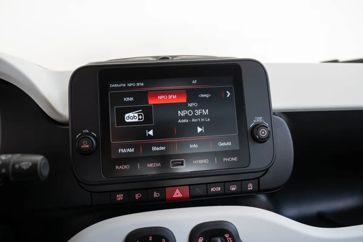 1.0 Hybrid Cross | Tot 8 Jaar Garantie | Apple Carplay & Android Auto | Parkeersensoren | Cruise Controle | Bluetooth | DAB |