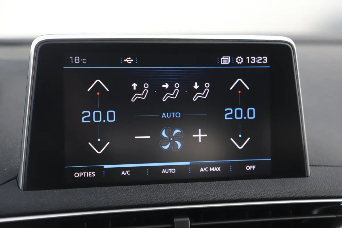 1.2 PureTech Active 7 Persoons Trekhaak Navigatie Achteruitrijcamera LMV Virtual Cockpit Climate Cruise Control