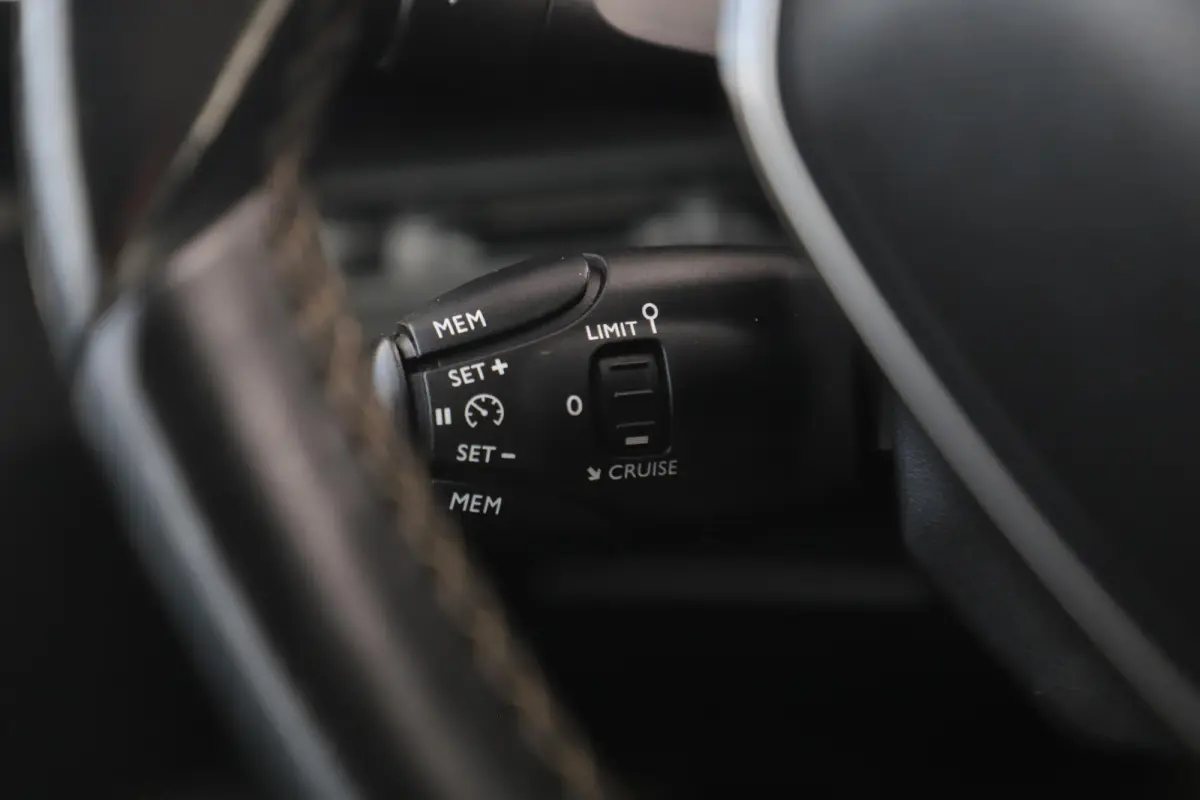 1.2 PureTech Active 7 Persoons Trekhaak Navigatie Achteruitrijcamera LMV Virtual Cockpit Climate Cruise Control