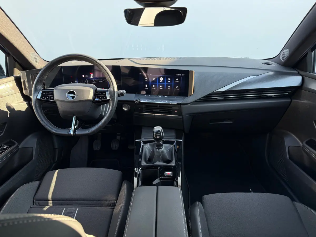 1.2 Turbo GS 130pk | ADAPTIVE CRUISE CONTROL| CAMERA ACHTER| PARKEERSENSOREN V&A| CLIMATE CONTROL| APPLE CARPLAY/ANDROID AUTO