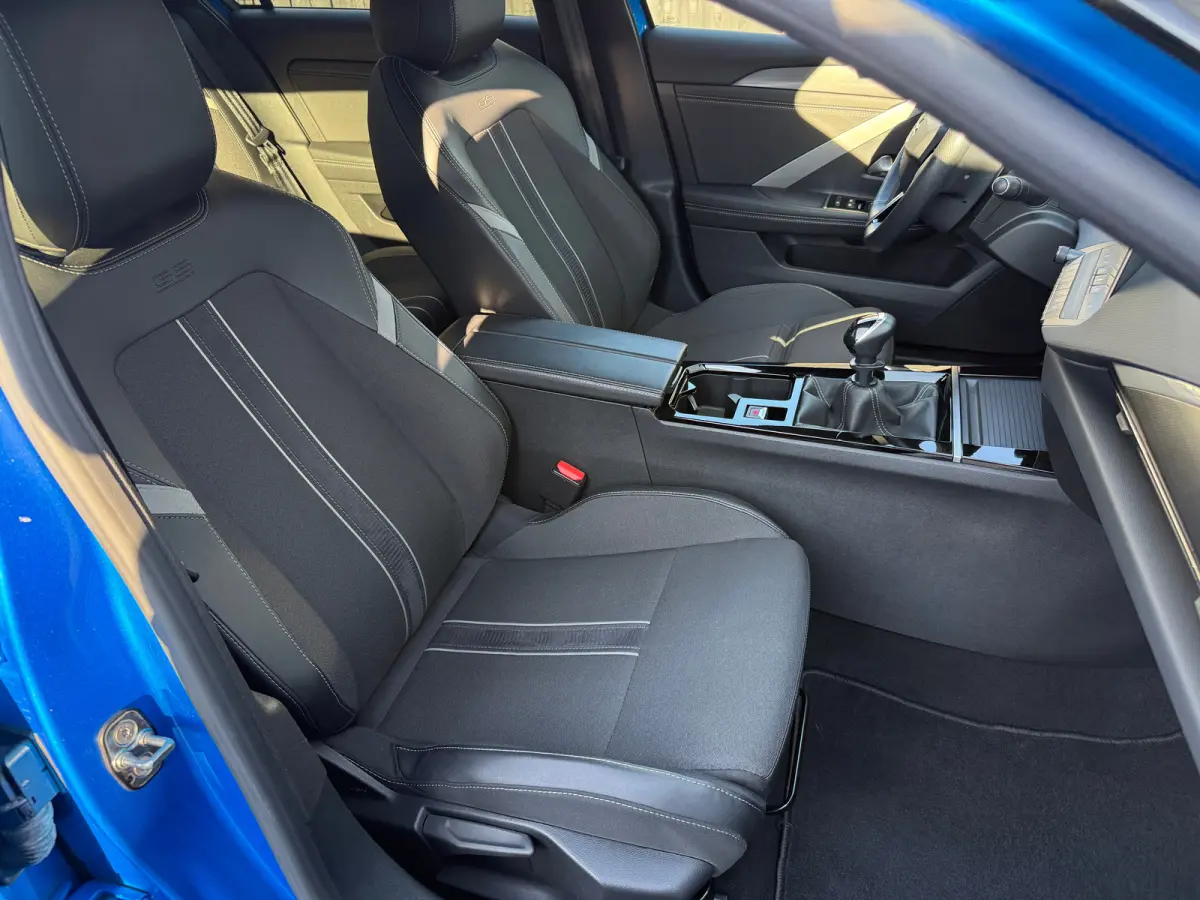 1.2 Turbo GS 130pk | ADAPTIVE CRUISE CONTROL| CAMERA ACHTER| PARKEERSENSOREN V&A| CLIMATE CONTROL| APPLE CARPLAY/ANDROID AUTO