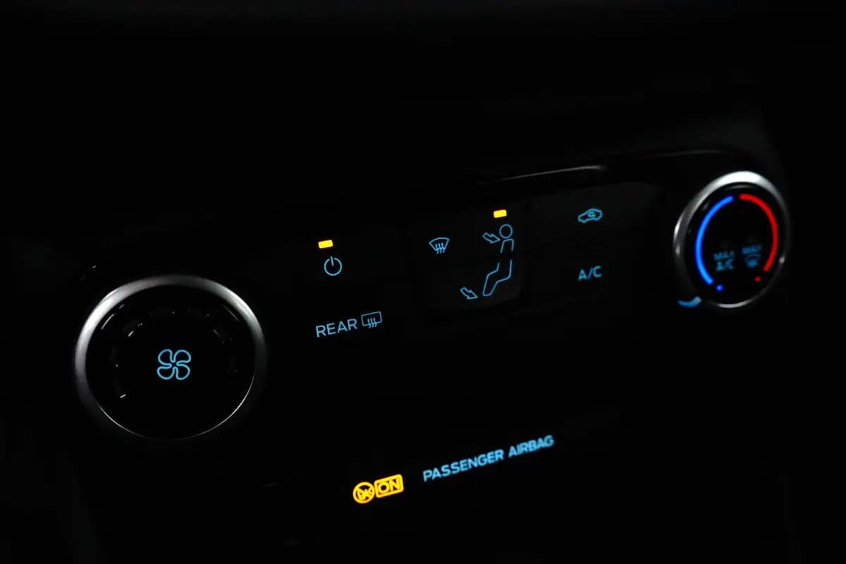 1.0 Titanium | Trekhaak | Camera | Cruise Control | Apple Carplay | Navigatie