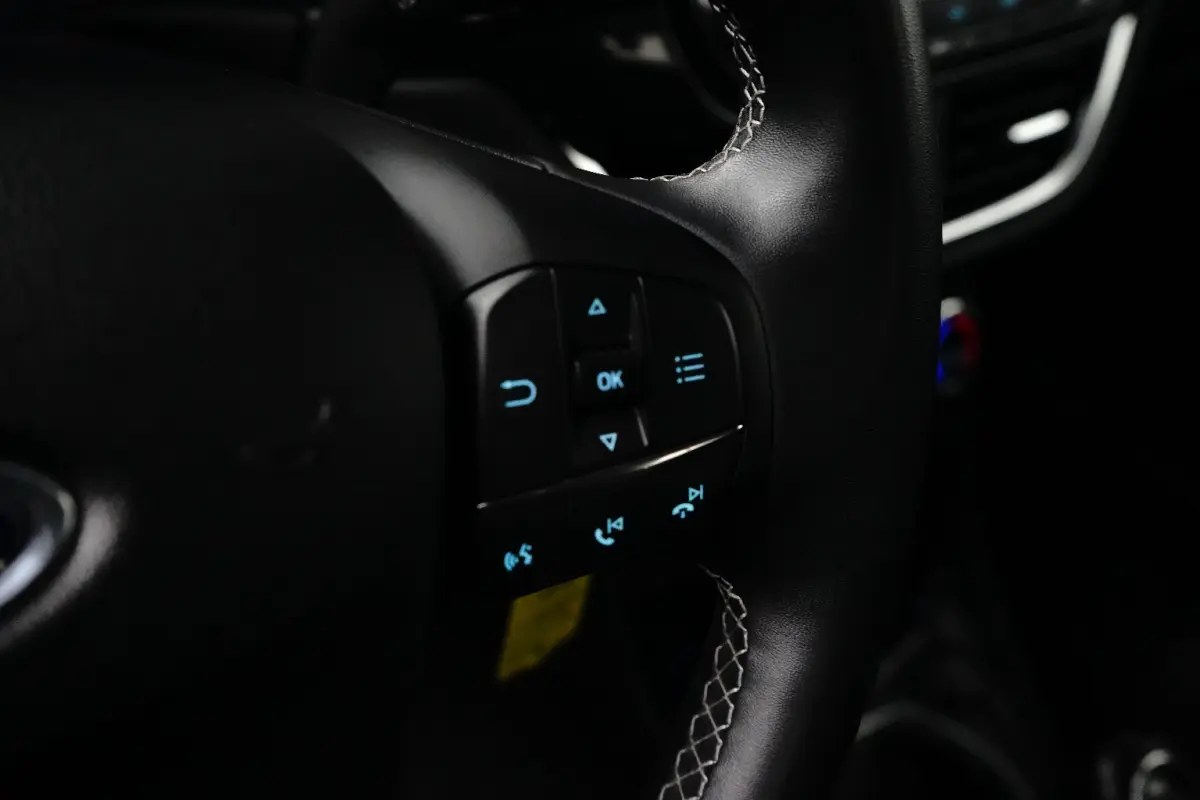 1.0 Titanium | Trekhaak | Camera | Cruise Control | Apple Carplay | Navigatie