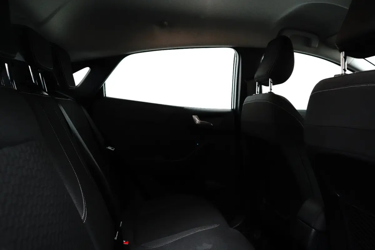 1.0 Titanium | Trekhaak | Camera | Cruise Control | Apple Carplay | Navigatie