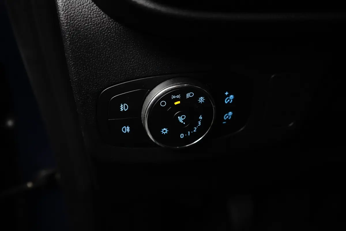 1.0 Titanium | Trekhaak | Camera | Cruise Control | Apple Carplay | Navigatie