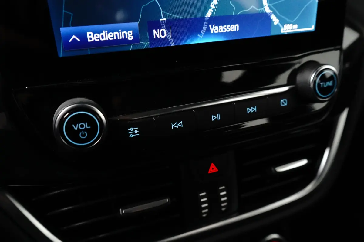 1.0 Titanium | Trekhaak | Camera | Cruise Control | Apple Carplay | Navigatie
