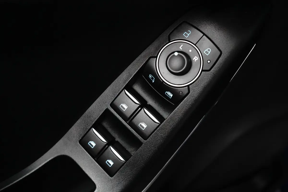 1.0 Titanium | Trekhaak | Camera | Cruise Control | Apple Carplay | Navigatie
