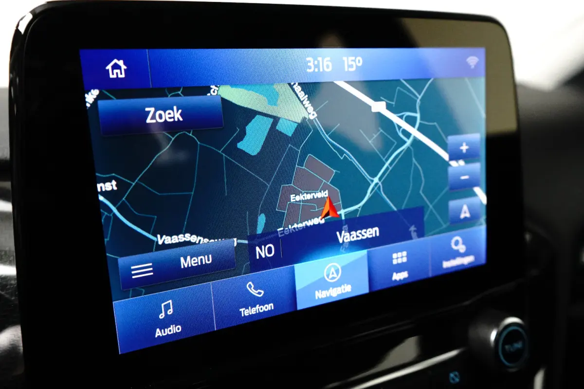 1.0 Titanium | Trekhaak | Camera | Cruise Control | Apple Carplay | Navigatie