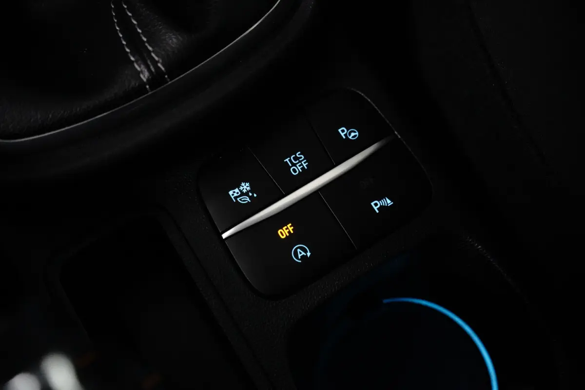 1.0 Titanium | Trekhaak | Camera | Cruise Control | Apple Carplay | Navigatie