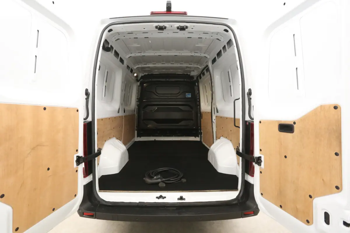T35 L2H2 Advance 3,5t Long Range 87 kWh | Snelladen | SOH 97% | Airco | Camera | Virtual | 3 Zits | Cruise | Carplay | LED
