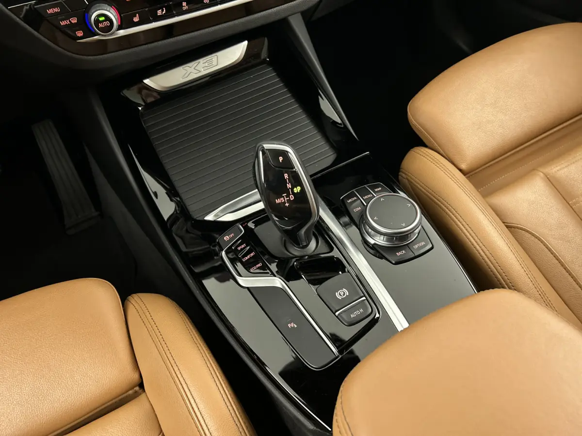 sDrive20i High Executive Pano-dak/20'LMV/Leder/M-Sport-Stoelen/Keyless