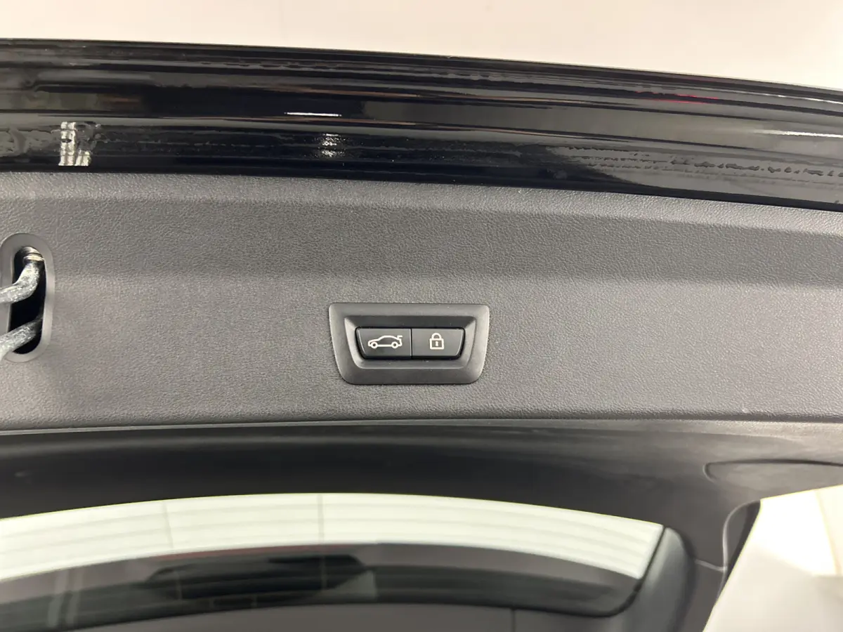 sDrive20i High Executive Pano-dak/20'LMV/Leder/M-Sport-Stoelen/Keyless