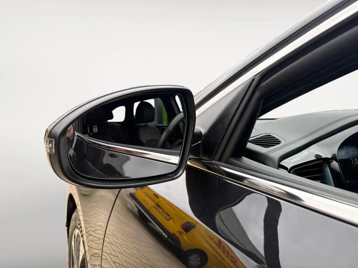 1.0 T-GDi MHEV Design Edition | Stoel en stuurverwarming | Navigatie | Camera | Apple Carplay / Android Auto | Elektrisch achterklep |