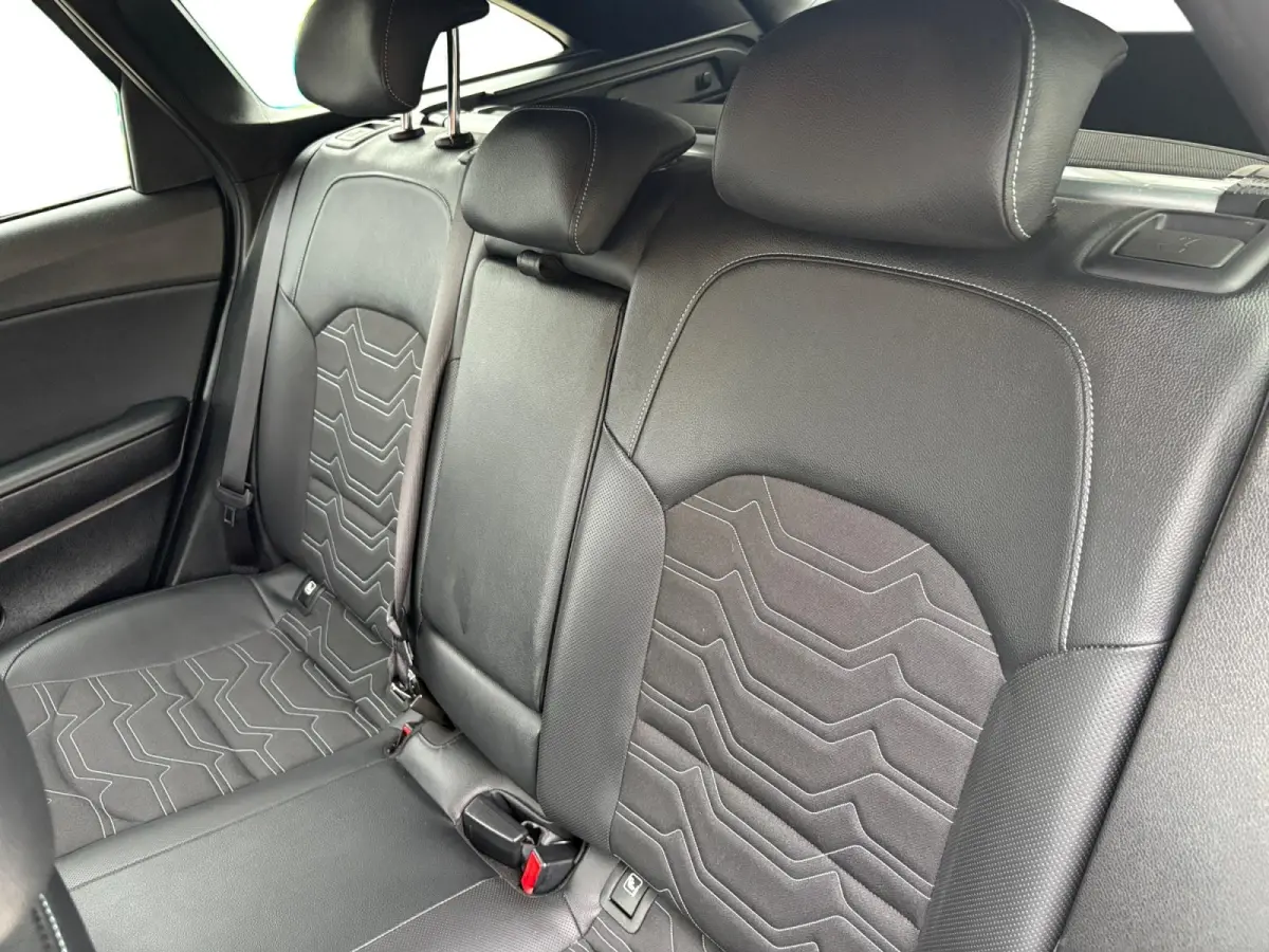 1.0 T-GDi MHEV Design Edition | Stoel en stuurverwarming | Navigatie | Camera | Apple Carplay / Android Auto | Elektrisch achterklep |