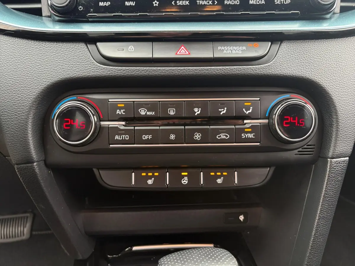 1.0 T-GDi MHEV Design Edition | Stoel en stuurverwarming | Navigatie | Camera | Apple Carplay / Android Auto | Elektrisch achterklep |