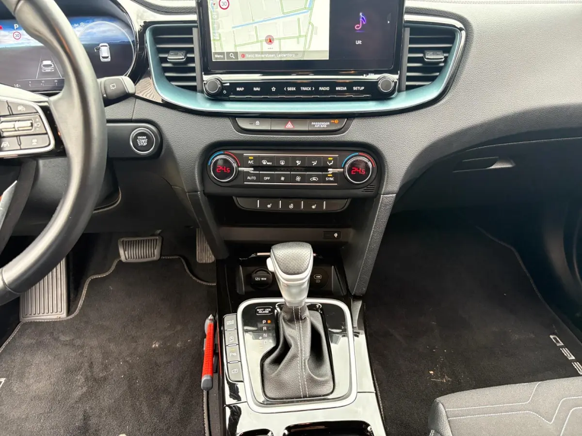 1.0 T-GDi MHEV Design Edition | Stoel en stuurverwarming | Navigatie | Camera | Apple Carplay / Android Auto | Elektrisch achterklep |