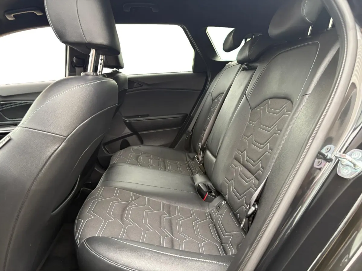 1.0 T-GDi MHEV Design Edition | Stoel en stuurverwarming | Navigatie | Camera | Apple Carplay / Android Auto | Elektrisch achterklep |