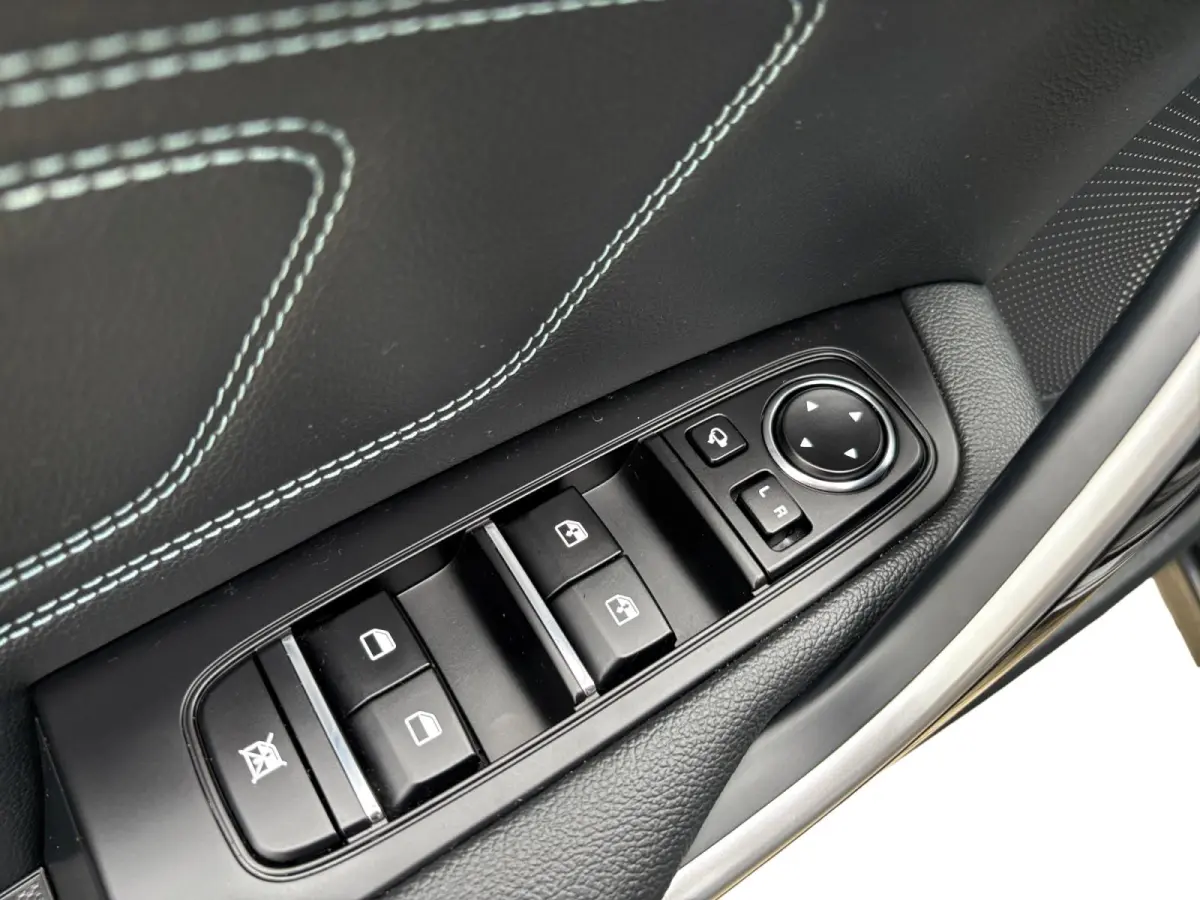 1.0 T-GDi MHEV Design Edition | Stoel en stuurverwarming | Navigatie | Camera | Apple Carplay / Android Auto | Elektrisch achterklep |