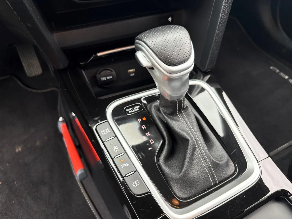 1.0 T-GDi MHEV Design Edition | Stoel en stuurverwarming | Navigatie | Camera | Apple Carplay / Android Auto | Elektrisch achterklep |