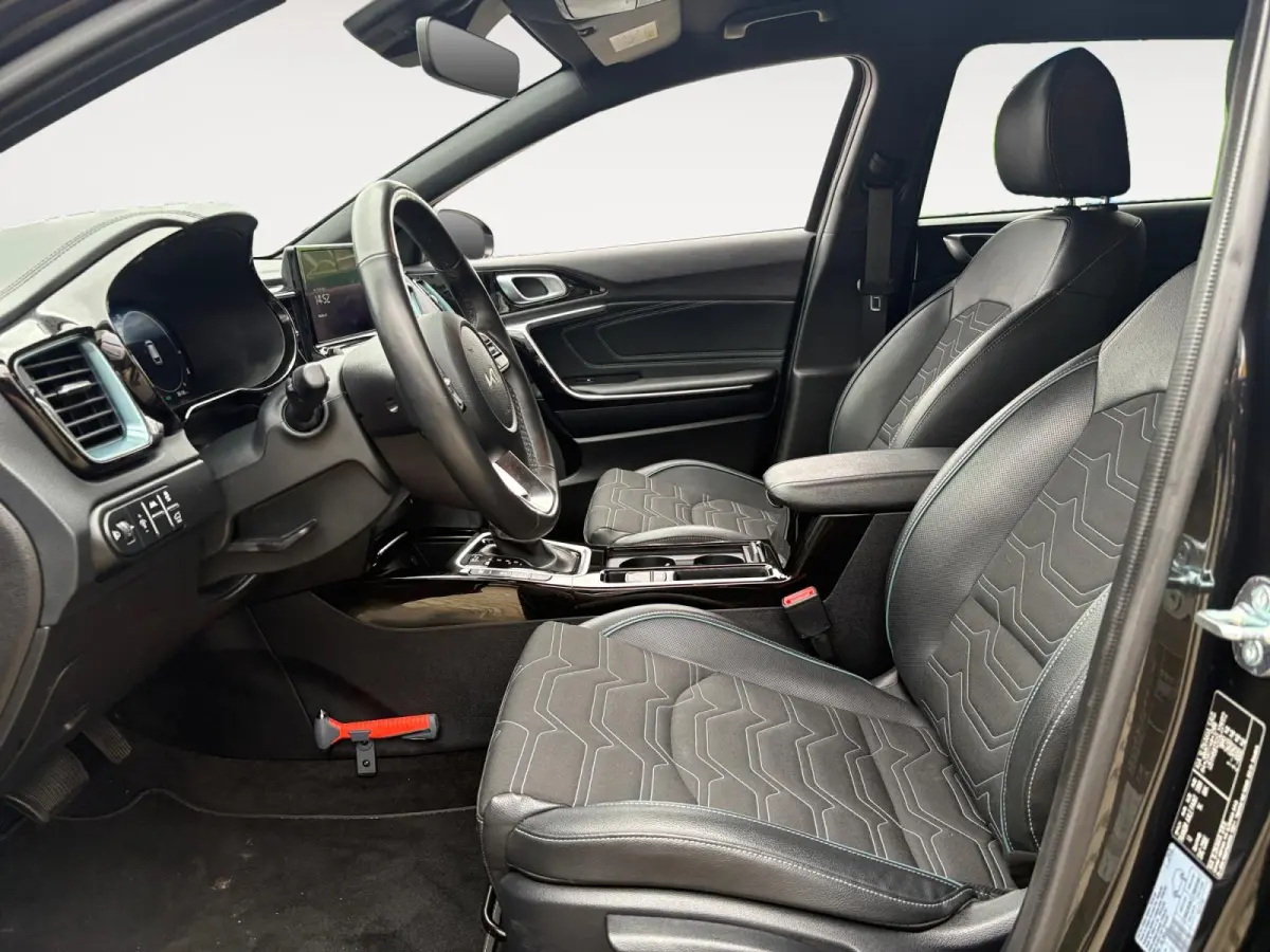 1.0 T-GDi MHEV Design Edition | Stoel en stuurverwarming | Navigatie | Camera | Apple Carplay / Android Auto | Elektrisch achterklep |