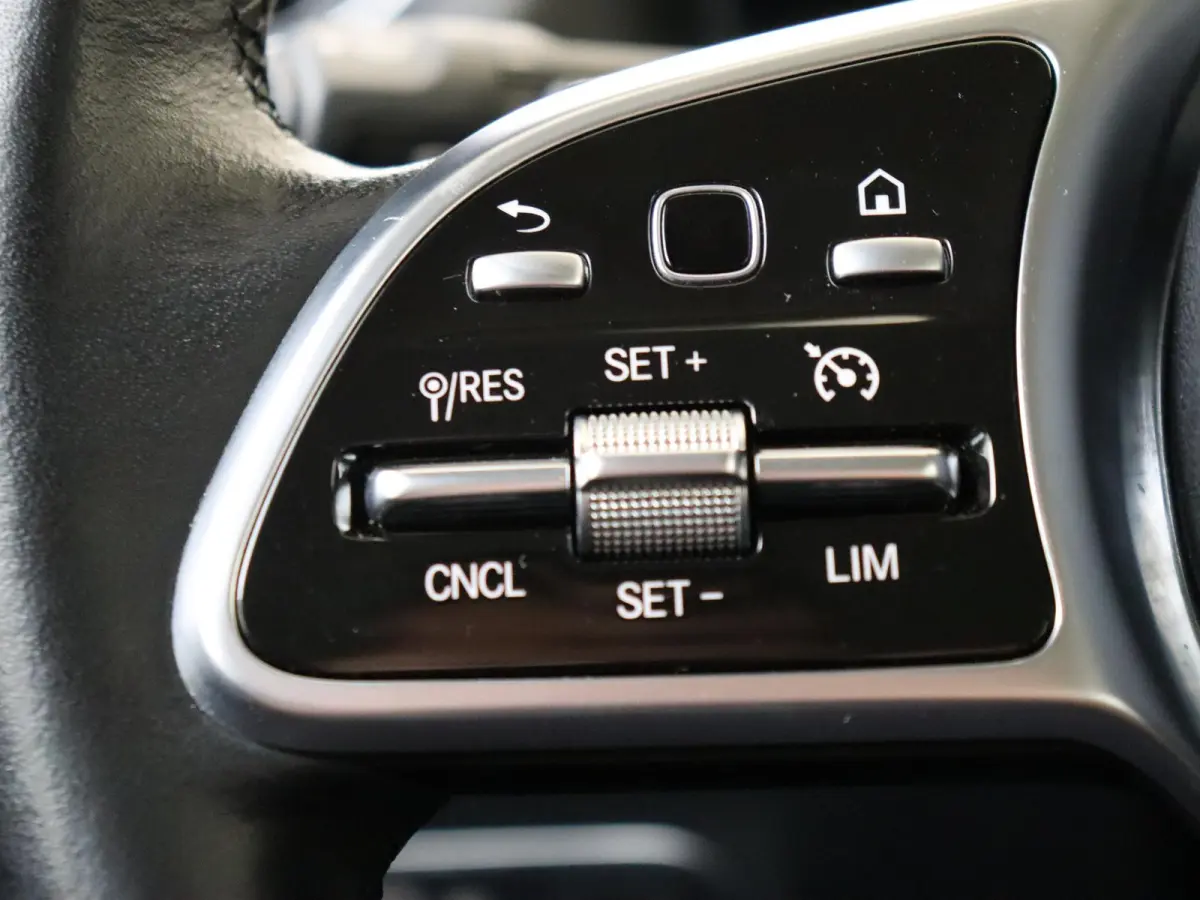 250 e Luxury Line /360 Camera /Apple Carplay /Dodehoekassistent