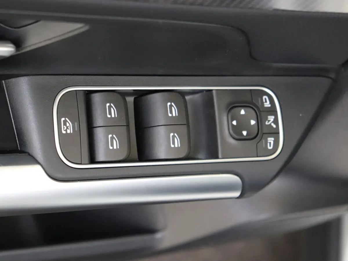 250 e Luxury Line /360 Camera /Apple Carplay /Dodehoekassistent
