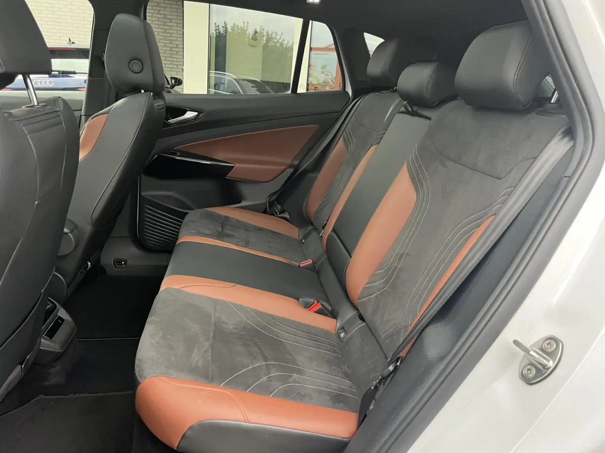 204PK 77 kWh PANO+MEMORY+IQ-LED+KEYLESS+21''