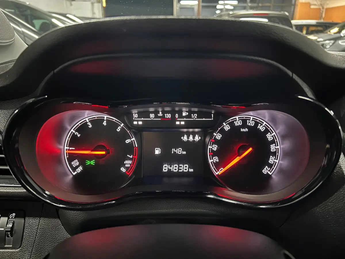 1.0 Online Edition CARPLAY / NAP / NAVIGATIE