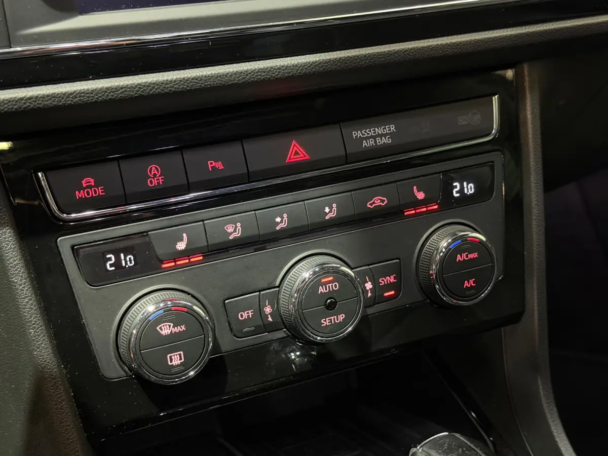 1.8 TSI FR AUT/180-PK!/LED/LEDER/PANO/SFEERV/NAVI/CARPLAY/BEATS/CRUISE/ACC/PDC/DCC/VDOH/12-MND-GARANTIE