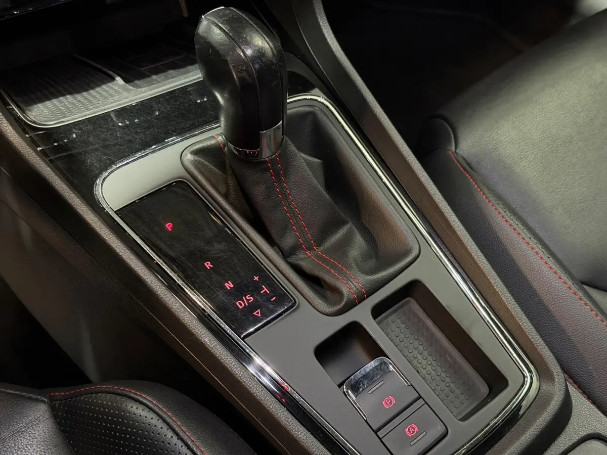 1.8 TSI FR AUT/180-PK!/LED/LEDER/PANO/SFEERV/NAVI/CARPLAY/BEATS/CRUISE/ACC/PDC/DCC/VDOH/12-MND-GARANTIE