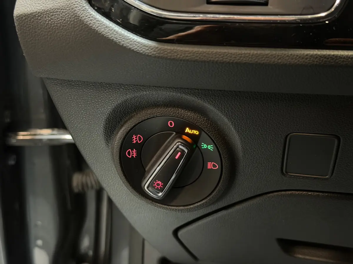1.8 TSI FR AUT/180-PK!/LED/LEDER/PANO/SFEERV/NAVI/CARPLAY/BEATS/CRUISE/ACC/PDC/DCC/VDOH/12-MND-GARANTIE