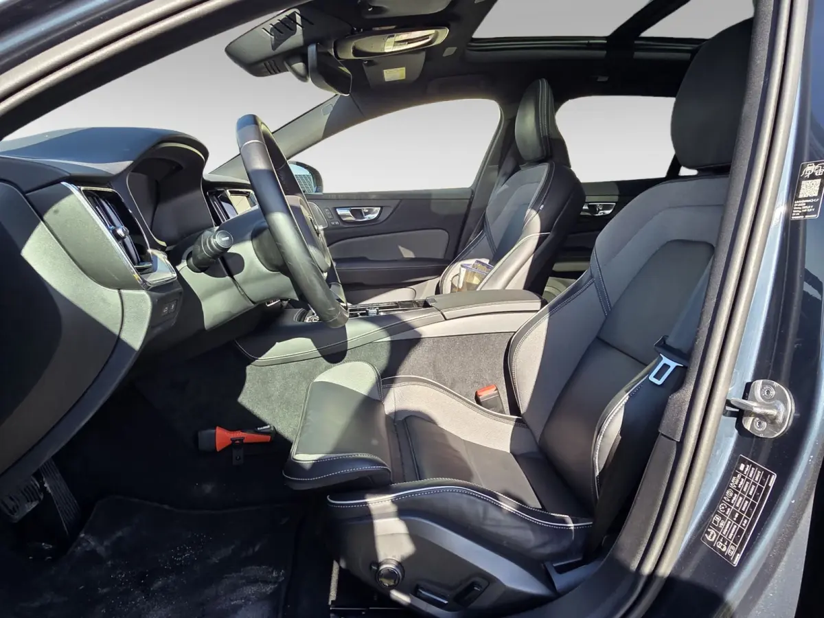 2.0 T8 Plug-in hybrid AWD Plus Dark | Trekhaak | 360 Camera | Memory | Harman/Kardon