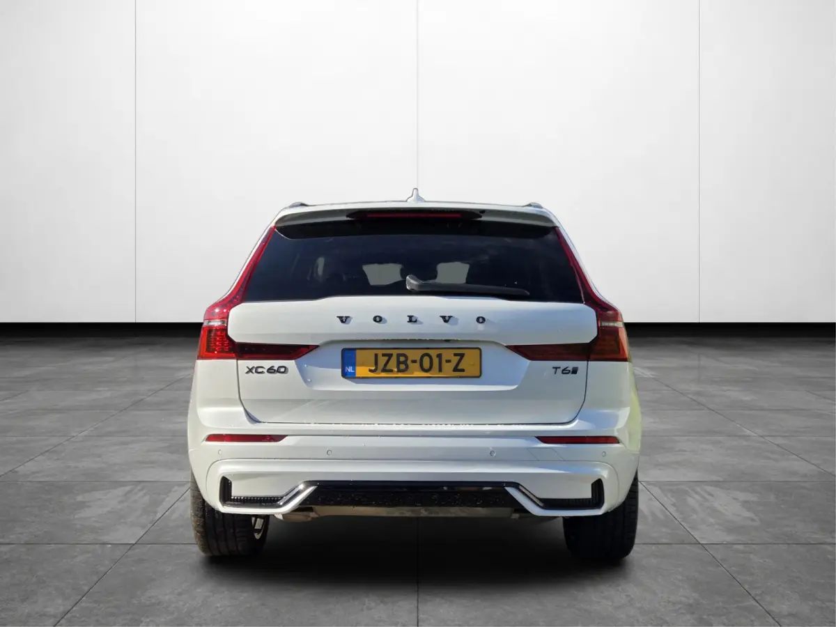 2.0 T6 Plug-in hybrid AWD Ultra Black Edition | Luchtvering | Trekhaak | 360 cam | Pano | 21" Velgen