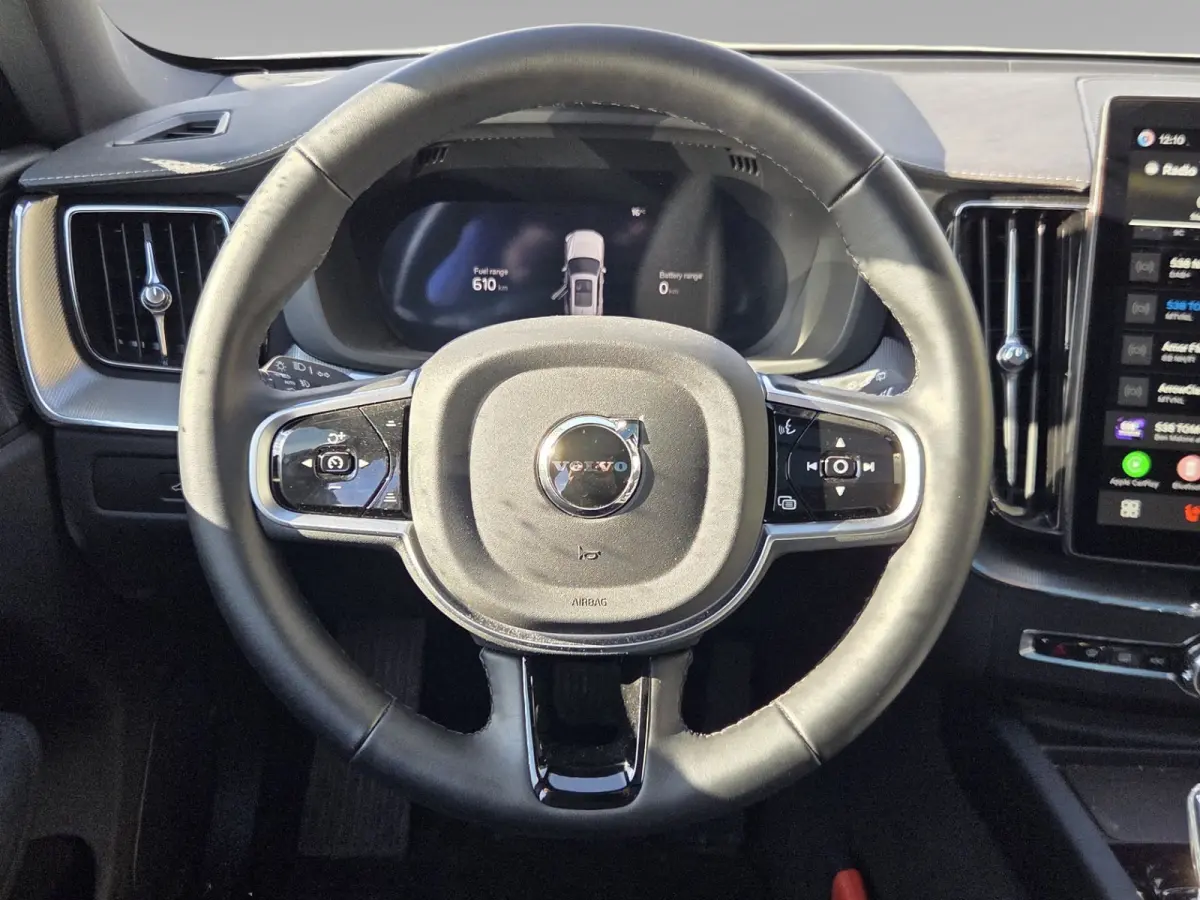 2.0 T6 Plug-in hybrid AWD Ultra Black Edition | Luchtvering | Trekhaak | 360 cam | Pano | 21" Velgen