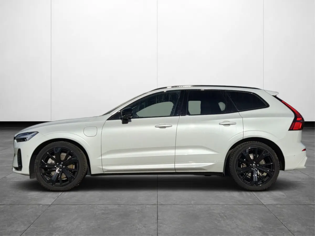 2.0 T6 Plug-in hybrid AWD Ultra Black Edition | Luchtvering | Trekhaak | 360 cam | Pano | 21" Velgen