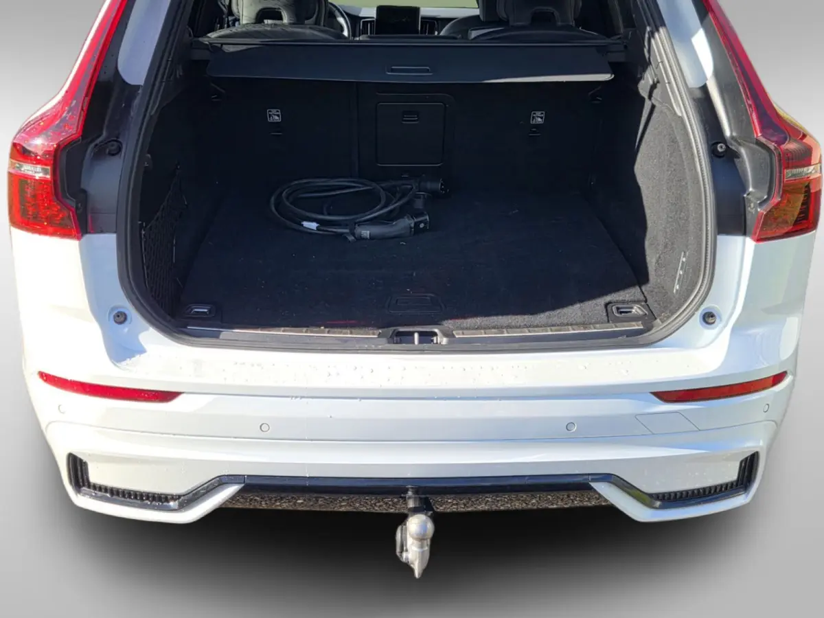 2.0 T6 Plug-in hybrid AWD Ultra Black Edition | Luchtvering | Trekhaak | 360 cam | Pano | 21" Velgen