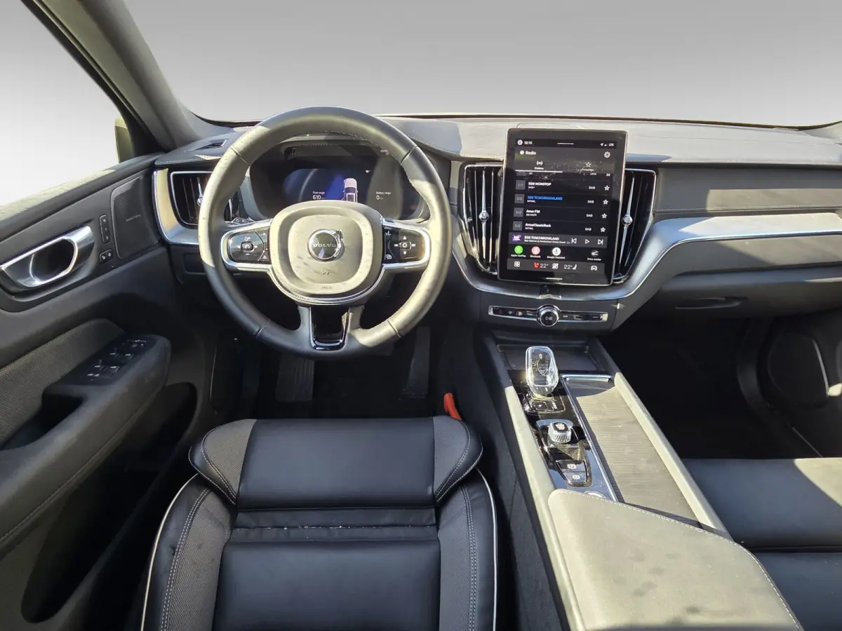 2.0 T6 Plug-in hybrid AWD Ultra Black Edition | Luchtvering | Trekhaak | 360 cam | Pano | 21" Velgen